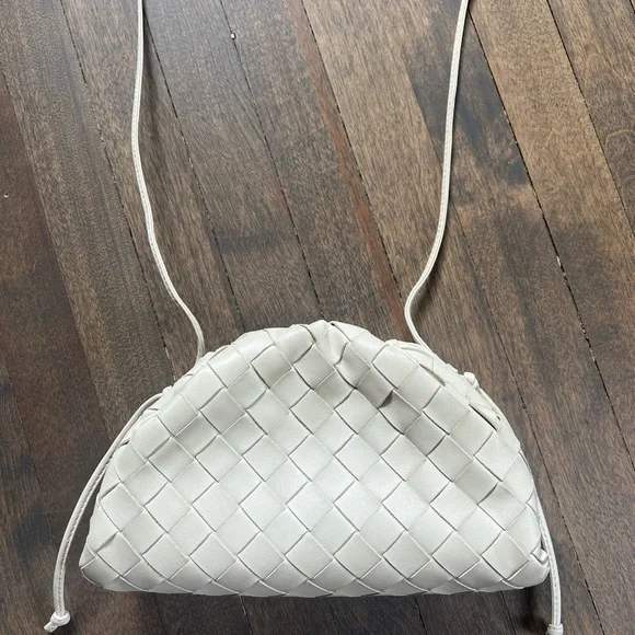 Bottega Veneta Mini Pouch in Wax - Picture 4 of 8